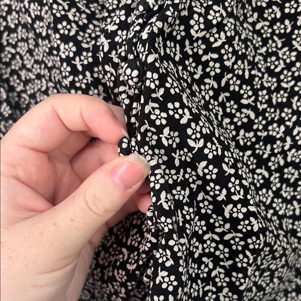 Madewell Black and White Floral Blouse Cropped Womens Small - Picture 4 of 8